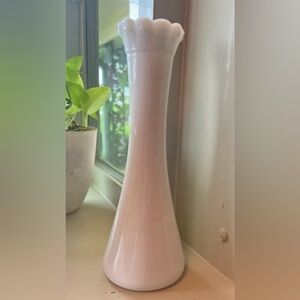 White milk glass smooth pattern bud vase vintage